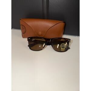 Ray-Ban Wayfarer sunglasses New with Case